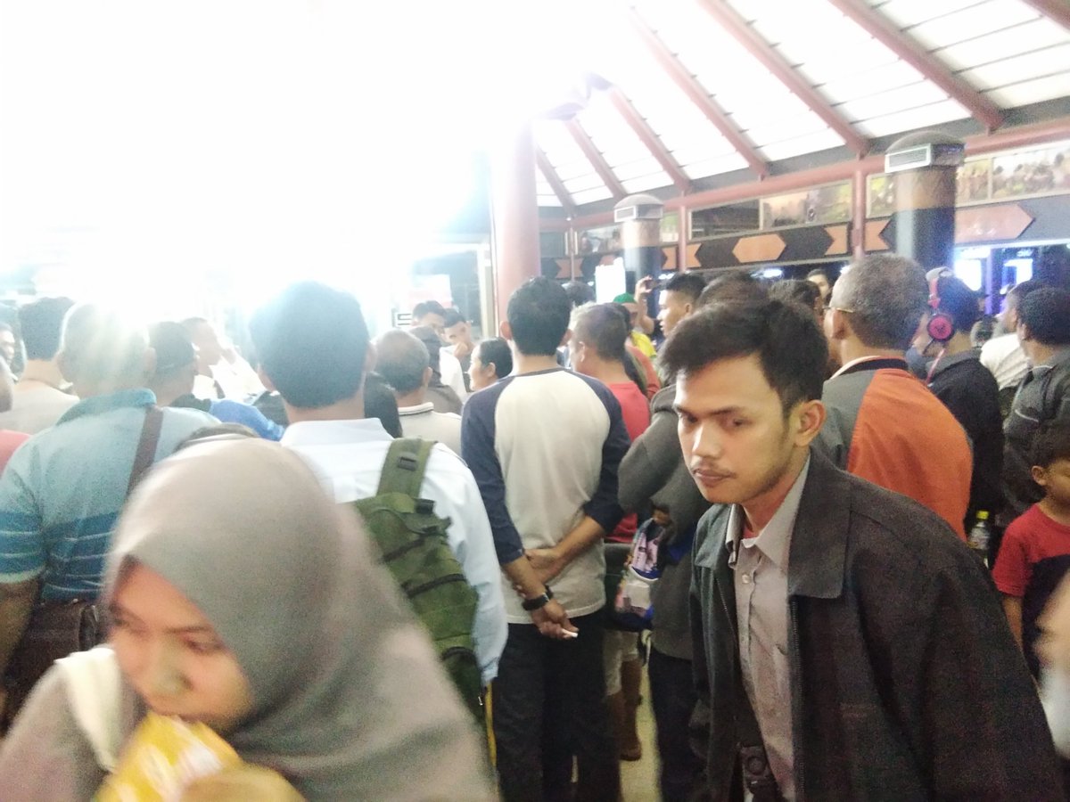 Sriwijaya Soetta terminal 2 F.. Full delayed