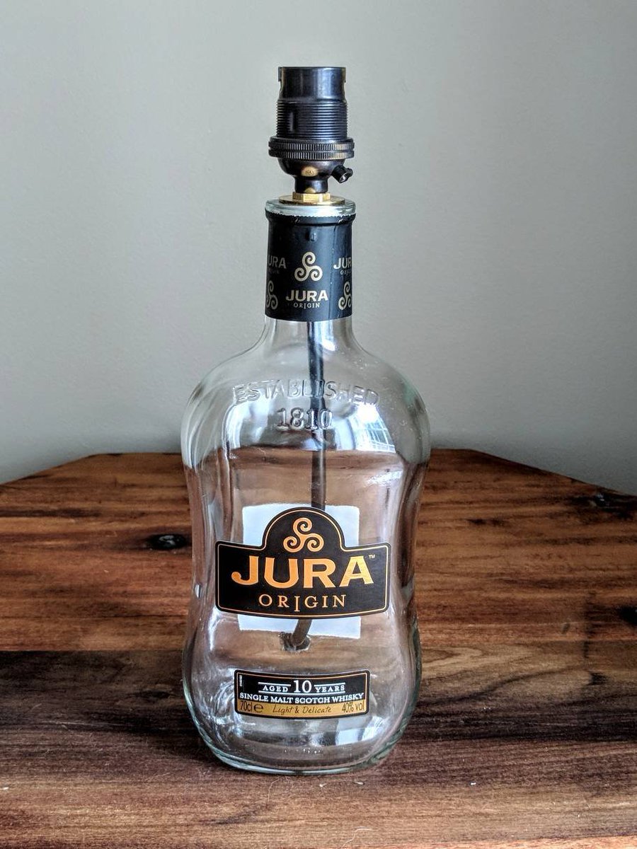 Our latest lamp is perfect for whisky lovers! This is a one off so if you like it don't be shy!✨🥃
#jurawhisky #whiskylamp #scottish #upcycled #whiskylover #steampunk #scotch #gift #jura #Scotland #lamp #home #handmade #unique
etsy.me/2N0qgri etsy.me/2L9Cr3k