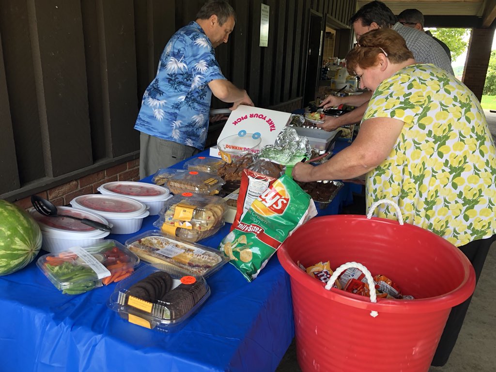 WheelingWOW_CC's tweet photo. Thanks to everyone who came out to spend time with us at our 4th annual center picnic! We couldn’t have asked for better weather. Here’s to next year! 🌻👍🏻 @ChrisGDaugherty @CaitlinStone88 #funinthesun #attcenterpicnic #cantwaittilnextyear https://t.co/TzQAbPuwFA