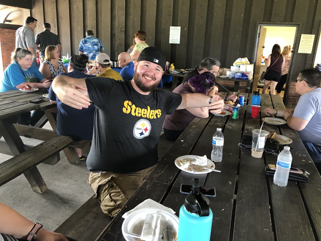 WheelingWOW_CC's tweet photo. Thanks to everyone who came out to spend time with us at our 4th annual center picnic! We couldn’t have asked for better weather. Here’s to next year! 🌻👍🏻 @ChrisGDaugherty @CaitlinStone88 #funinthesun #attcenterpicnic #cantwaittilnextyear https://t.co/TzQAbPuwFA