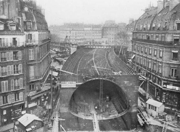 Construction de :- Opéra- Rivoli- Saint Michel- Ligne 8 sous la seine