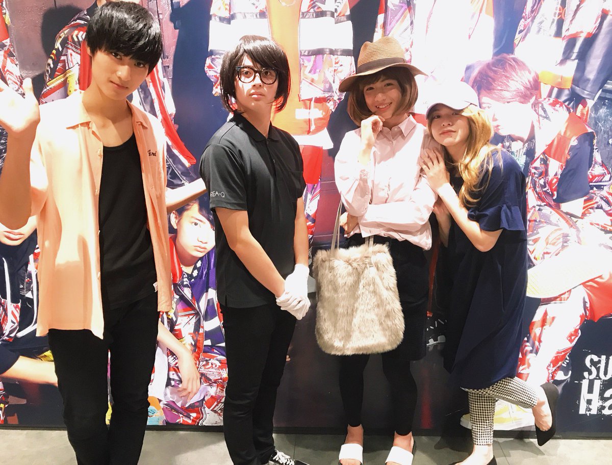 Supdra_staff's tweet photo. 本日は『Hangout SD』でモニタリング企画を実施🎥
颯の指令により、店員とお客さんに紛れて和哉・玲於・洸希が潜入！
3人は気付かれたのか!?
本日の模様は後日AREA SDにて公開！お楽しみに！
コラボカフェの開催は8/27(月)まで🍹
https://t.co/7F6RH8lta4 #スパドラ https://t.co/fGNqIqM5zX