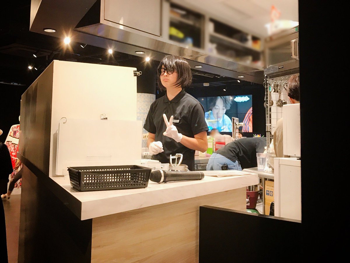 Supdra_staff's tweet photo. 本日は『Hangout SD』でモニタリング企画を実施🎥
颯の指令により、店員とお客さんに紛れて和哉・玲於・洸希が潜入！
3人は気付かれたのか!?
本日の模様は後日AREA SDにて公開！お楽しみに！
コラボカフェの開催は8/27(月)まで🍹
https://t.co/7F6RH8lta4 #スパドラ https://t.co/fGNqIqM5zX