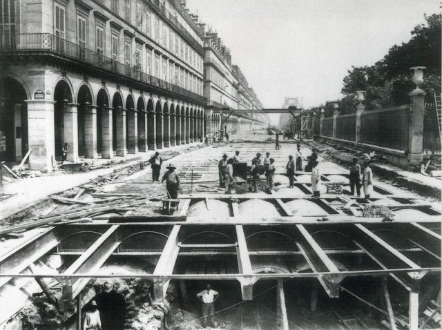 Construction de :- Opéra- Rivoli- Saint Michel- Ligne 8 sous la seine