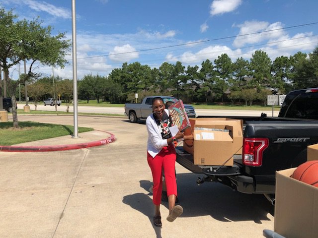 O_L_Mayers's tweet image. We have lots to cheer about in @CyFairISD when @LinronCompany surprises @KirkElementary with not one but two monetary donations and supplies for Ss and Ts. Thank you for your kindness and generosity. #AnchorsofAppreciation 
What a way to #CelebrateMonday #CFISDspirit #KirkROAR