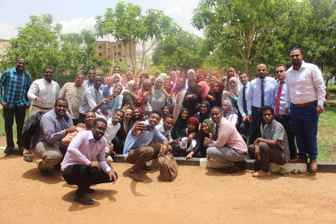 3ashra8KH's tweet image. #Batch21 we finally made it after 5 years  !!!!!!!!!!!!!!😭🎓