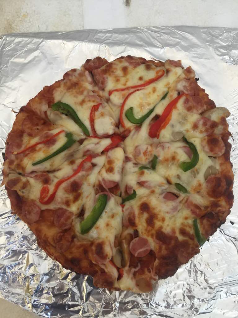 TootsieGrillz's tweet photo. @tootsiegrillz 
Pepperoni pizza 
😋🔥🌶🍕
Ready for delivery 🚖....... Order now Or Visit us at No 8A Isa Kaita Road, Off Alkali Road, Kaduna.
#TootsieGrillz #TGrillz #GrilledChicken #Suya #Meat #Fish #Chips #Egg #Shawarma #Burger #MeatPie #FishPie #Drinks #Grillz #Kaduna https://t.co/xRQf6XGcqu