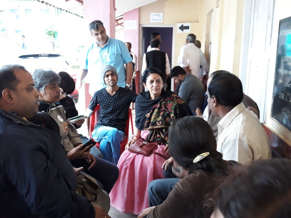 rajahulideepu11's tweet photo. Meet with DyCm @DrParameshwara  ji in EX MLA Hussain ji  with our team Disuessd abt Kodagu flood how people are suffering &amp; wt thy need wt are actions shd be take right away.
We are doing our best in support of #D_C of Kodagu. @KavithaReddy16
#KodaguFloods https://t.co/ERbgStkG0J