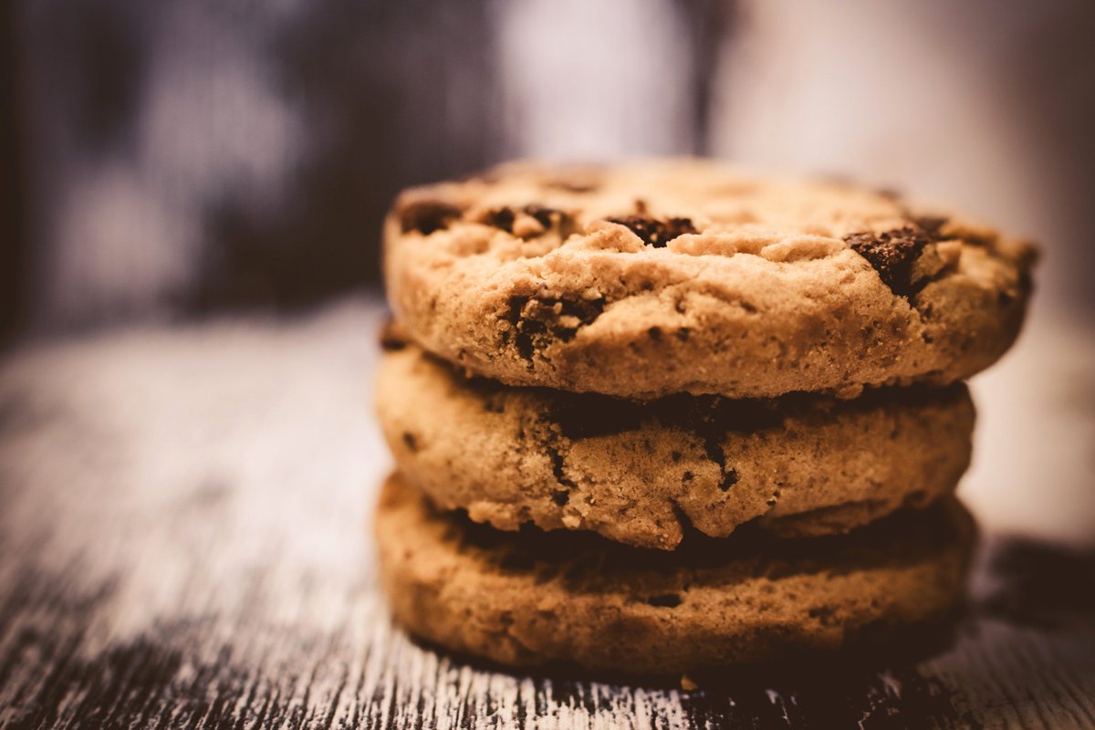 WorldWaitWhat's tweet image. GET UP AND EXERCISE!
By walking to the kitchen. 
Because they ain't going to eat themselves! 
#MondayMotivation
#CookieMotivation
