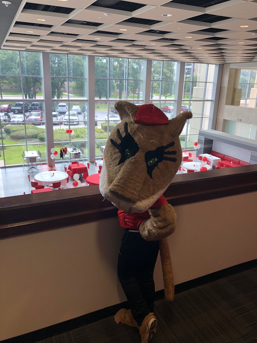 UHNutrition's tweet photo. Shoutout to Sasha, the sassiest cougar in town, for hanging out with us for the Grand Opening of our Cougar Den today! Thank you on behalf of our athletic department! @UHMascots #GoCoogs #HTownHustle #HTownTakeover #CougarDen #Nutrition https://t.co/eXfNSRZV9s