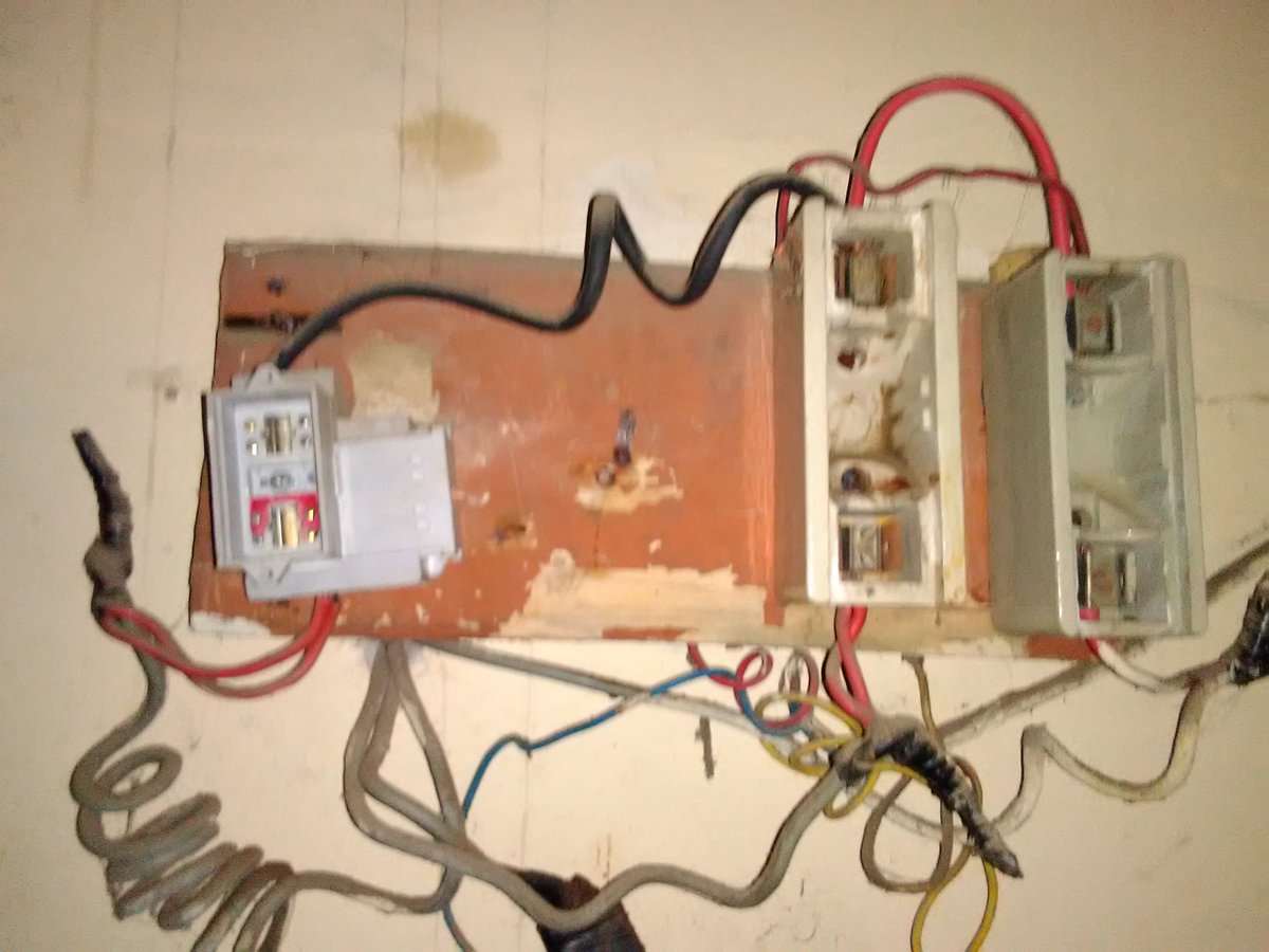 ROLYNSON's tweet photo. @IkejaElectric, please is it right for Ikeja electric to come to my house when am not around and go with my cut out fuse? @nepawahalang, @tundefashola, @TundeIrukera, @FMPWH,@CPCNig, @NERCNG, @lasgcopa, @Complaintsboxng, @purrples, @CafonNg, @gbemle, @lindaikeji, https://t.co/F82ALk5znS