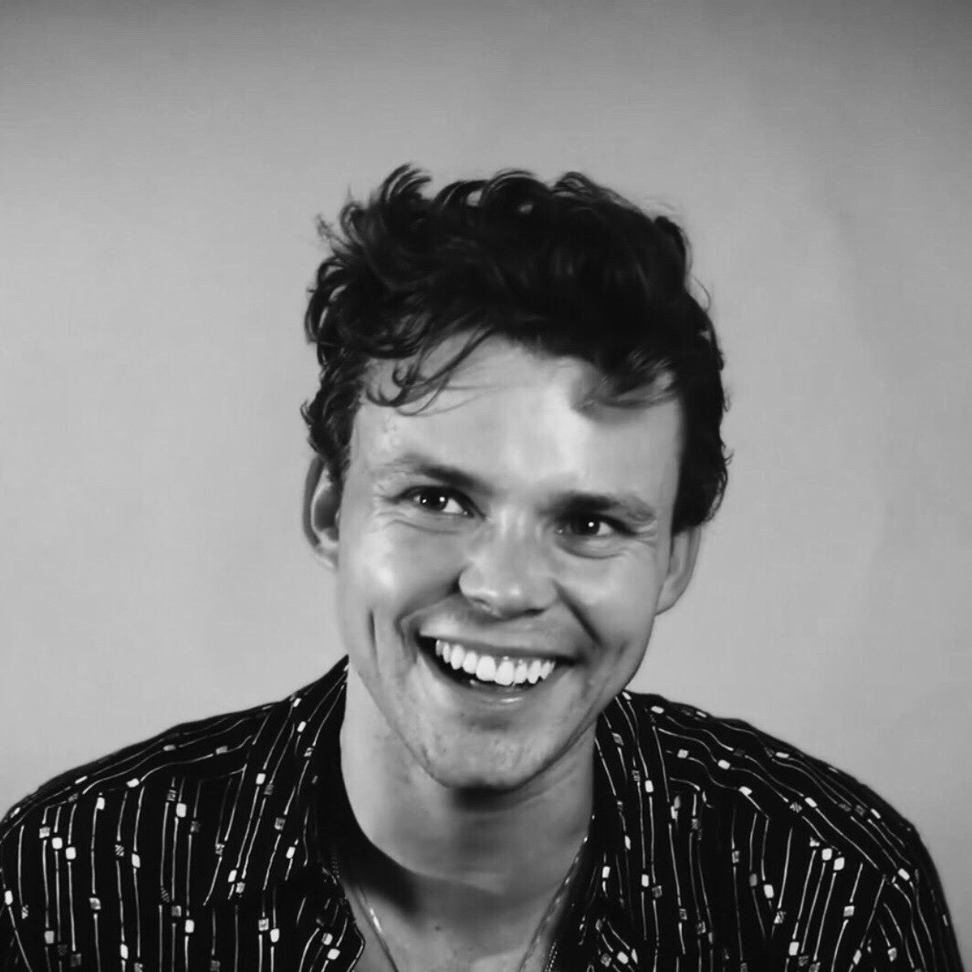 cthveternity's tweet photo. my friends thinks Ashton is the ugliest in the band &amp; i am so disappointed with them. he is the loveliest man I’ve ever met.

RT or like if you agree with me ♡ 
#MYTPerth #MeetYouThereTour https://t.co/mOWsnFi8iI