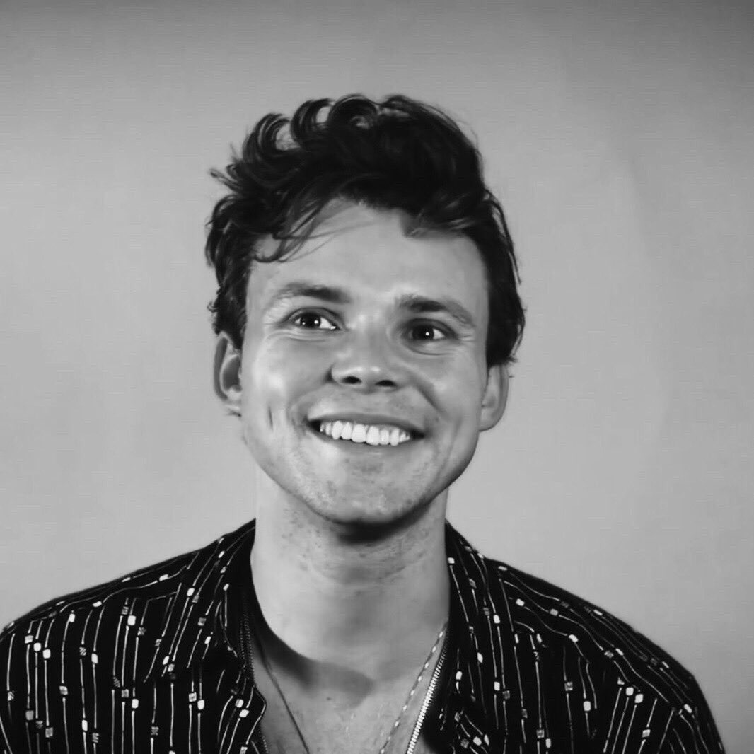 cthveternity's tweet photo. my friends thinks Ashton is the ugliest in the band &amp; i am so disappointed with them. he is the loveliest man I’ve ever met.

RT or like if you agree with me ♡ 
#MYTPerth #MeetYouThereTour https://t.co/mOWsnFi8iI