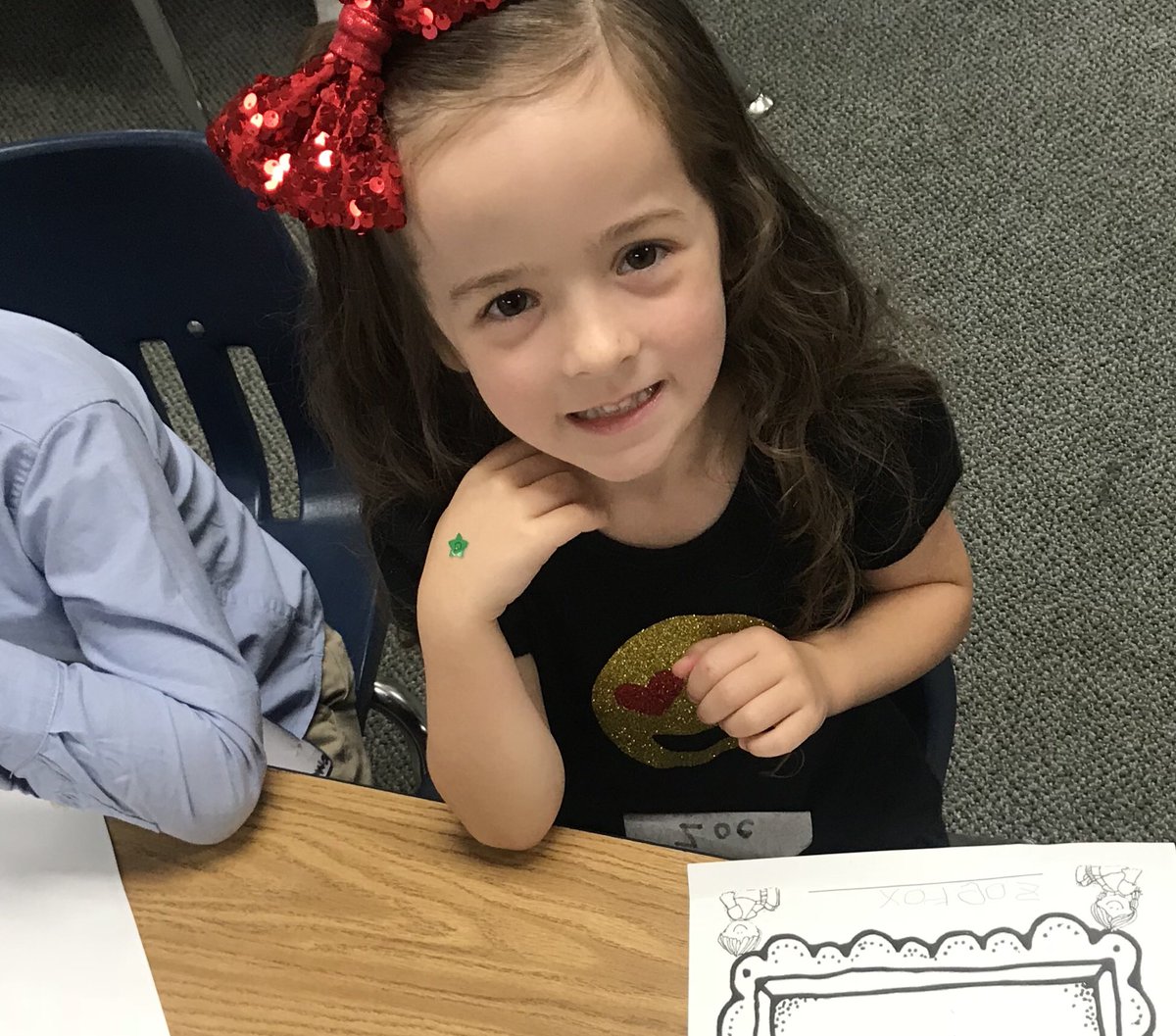 PrincipalRA's tweet image. The smiles are contagious at Thompson Elementary! Our kinder kiddos and parents can’t help but smile ear to ear! Love our school! #ThompsonisExcellence #CFBfirstday @thompsoncougars