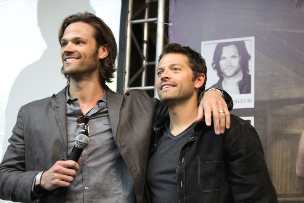 Hoje é aniversário desse ser iluminado que conhecemos como Misha Collins! Happy birthday !!  
