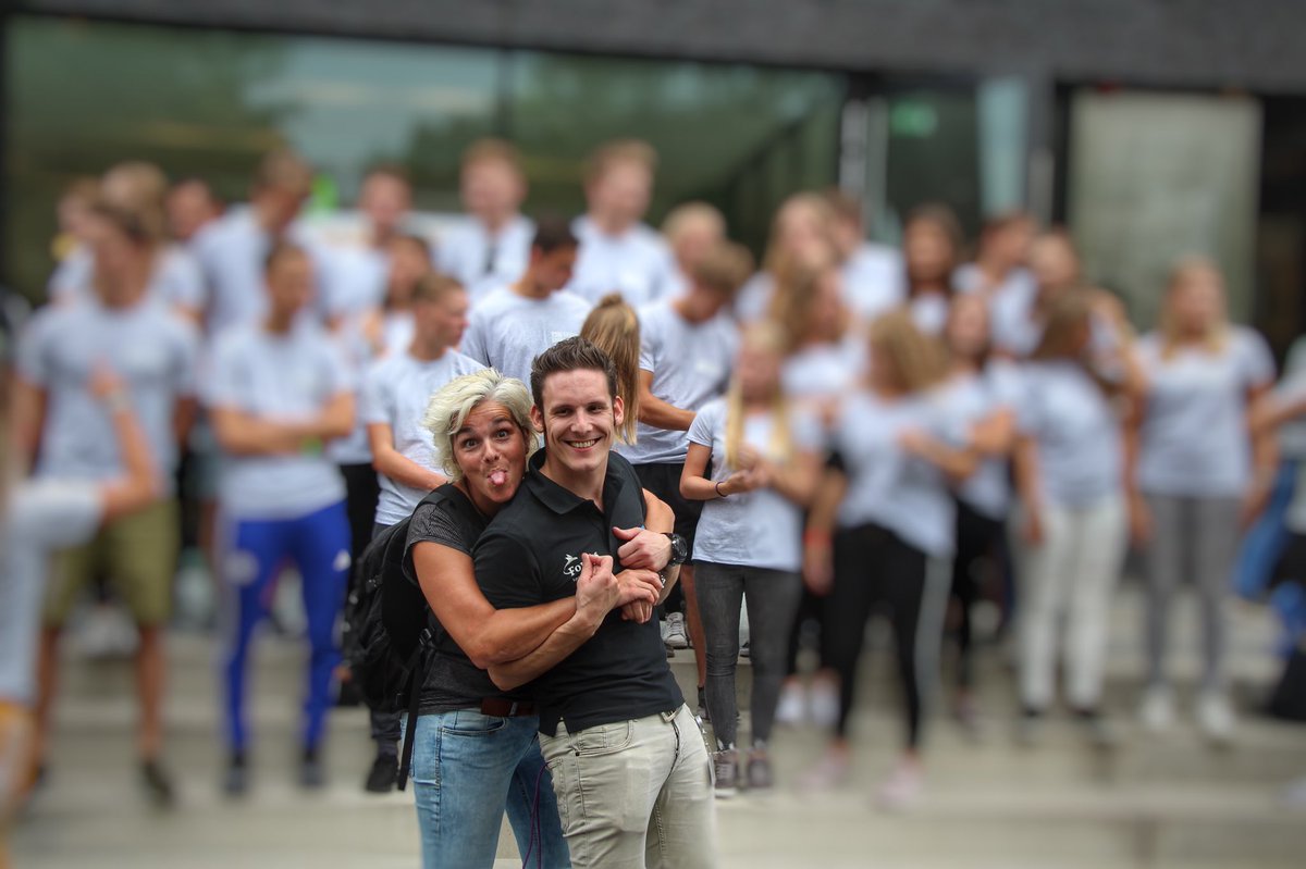 RensVrijhoff's tweet image. Nieuw jaar, nieuwe start. Wij hebben er zin in! #introweek #wijzijnfontys #purple2018