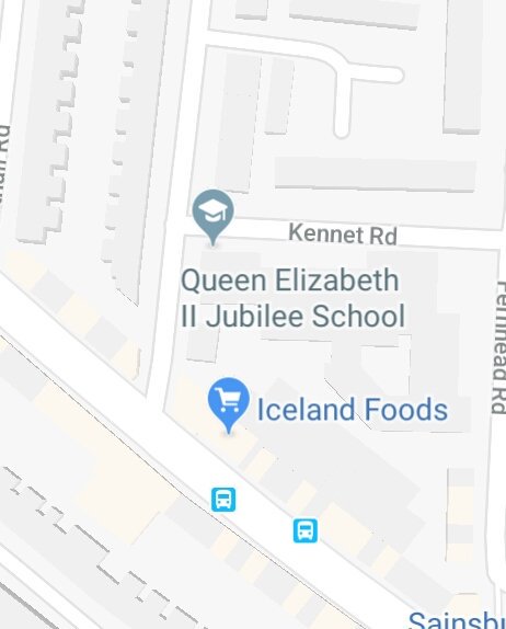 MaidaValeNews's tweet image. 🚨Badlands area W9 on lock down major police presence Ashmore Rd junction #Kennet &amp;amp; Harrow Rd cordened off. Police with Guns too 🚨