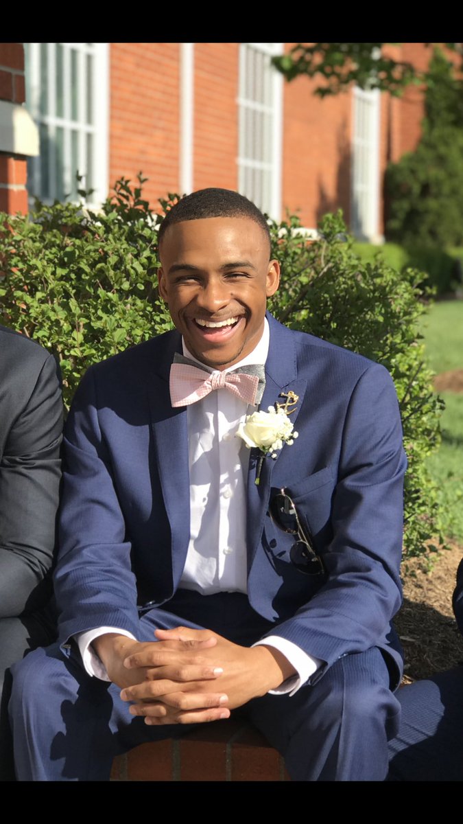 uk_alphas's tweet photo. Hey! My name’s Kelechi and I’m a senior majoring in Public Health (Pre-PA). I’m the past president of @uky_naacp and current president of the Epsilon Chi Chapter of Alpha Phi Alpha Fraternity Inc. Have fun at UK because college days swiftly pass. #WhosWhoAtUk #UK22 #UK21 #UK20 https://t.co/ezCbVCdxax