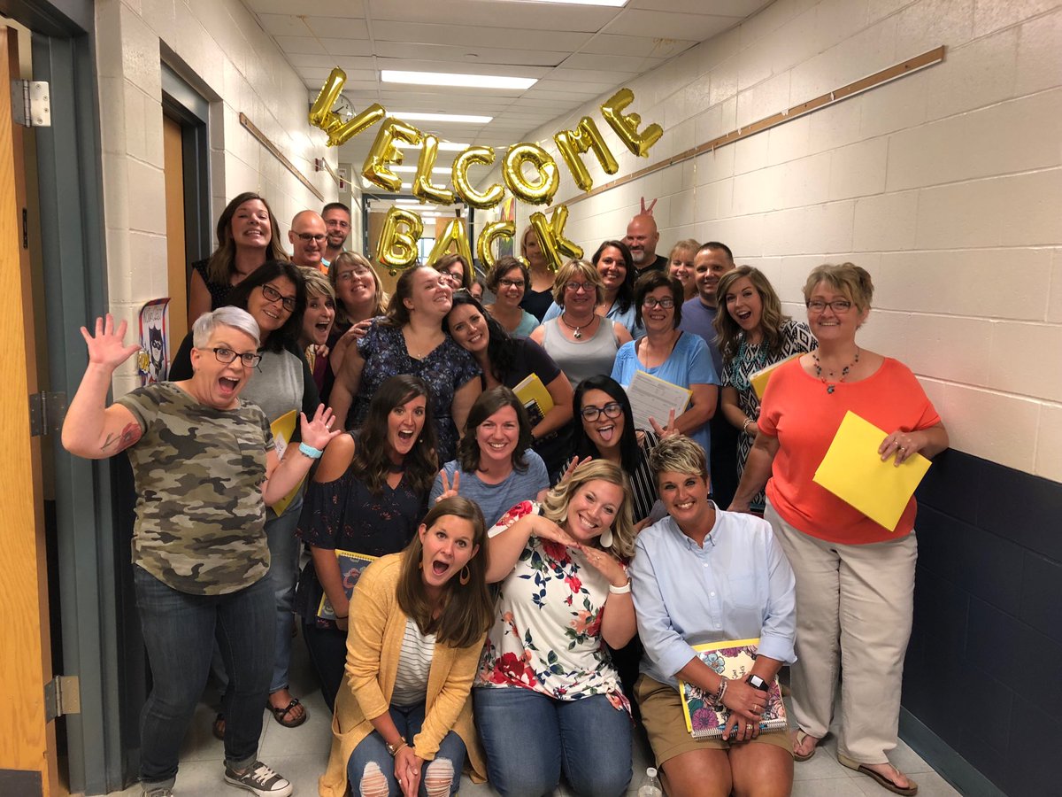 MrVK_RES's tweet photo. Back to school staff picture to show our students we are excited to see them in the morning! #RESready #RESrocks ⁦@McDermottFLSD⁩ ⁦@FranklinLocal⁩ https://t.co/Ax5qDbqcCd