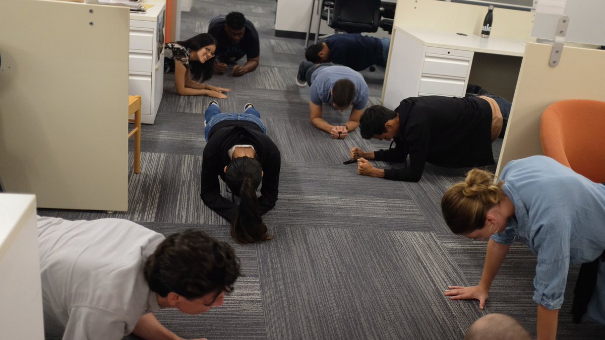 DaileyLA's tweet image. It's never too late to start working on that summer bod, so we decided to get fit at 4pm #dailey! Planks = 💪