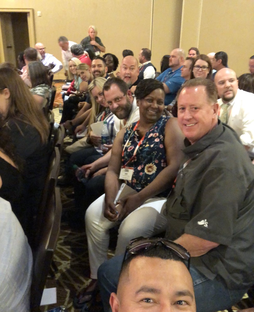 EricEstrada713's tweet photo. #TeamBigRed Checking in for the #TheGuestCounts #GmConference #ChilisLove https://t.co/N7ko5dkFmq