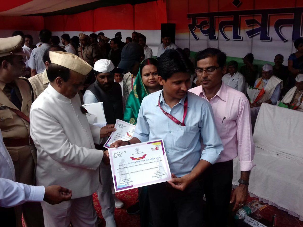 In #Bihar, to encourage people to take an active part in the ongoing #SSG2018 programme, district and block level government officials joined hands with the #Swachhagrahis of the state.