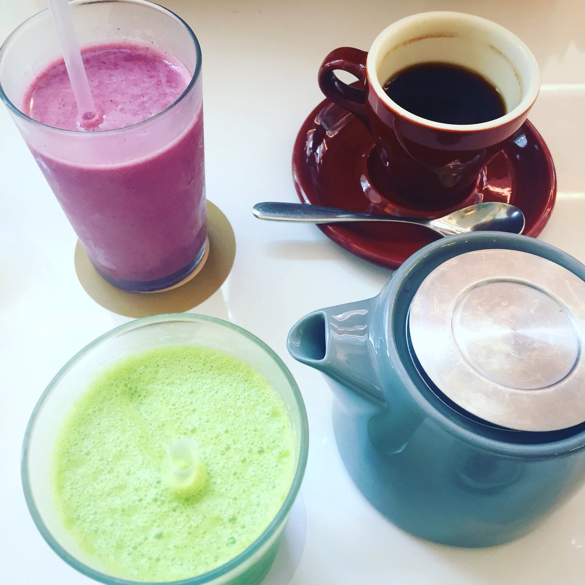 BioLief's tweet image. Koffie, thee, smoothie, groentesap.. Allemaal dranken die ieder op een eigen manier positiefs voor je innerlijke mens brengen. Wat is jouw favoriet? #koffie #thee #smoothie #juice #groentesap #water #drinken #voeden #biolief