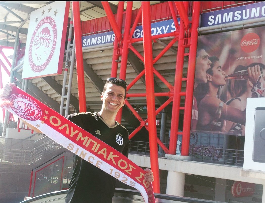 MacacosMundo's tweet photo. Macaco @KleberRG no estádio do Olympiakos, em Atenas/Grécia 🇬🇷  
#PontePreta #aapp 🏴🏳️ 
#brazilianfootballteam ⚽🇧🇷
#macacospelomundo🌍
#macacaquerida
#euvouaondevaiamacaca
@aapp_oficial https://t.co/AJ9DsG7Zod