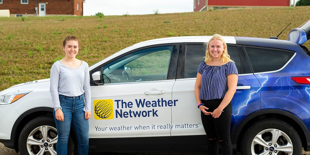 eggsoeufs's tweet photo. Thanks for dropping by the Ottens family egg farm this morning @weathernetwork and @michellemackey! For more information about Canadian eggs and egg farmers, visit https://t.co/z3DkLHKLn2. https://t.co/bSaskf35Az