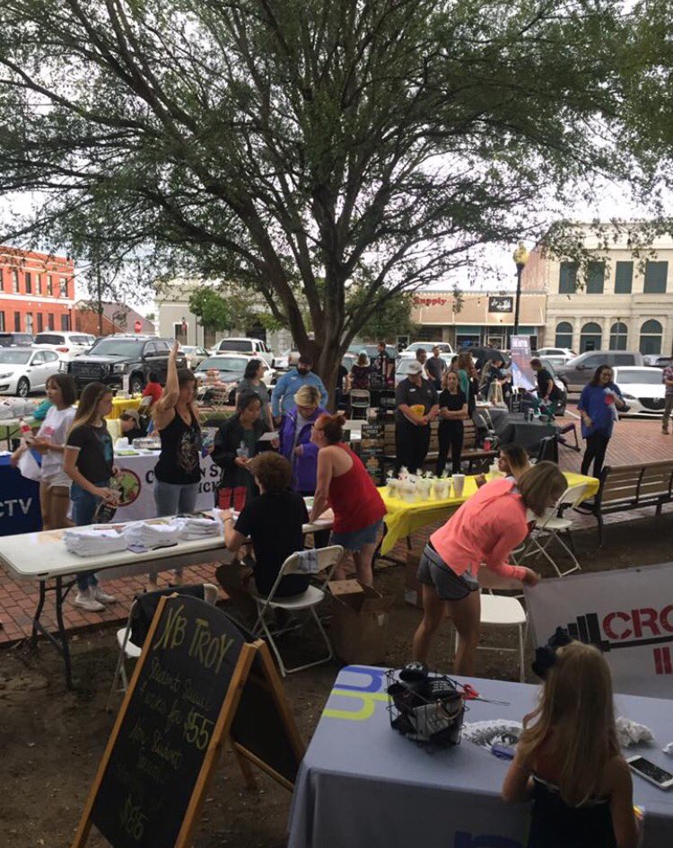 golocalshoptroy's tweet photo. Both the Troy University students and local businesses of Troy enjoyed "The Taste of Troy" this past Friday! #ShopTroy #GoLocal https://t.co/IcPxOn0kn7