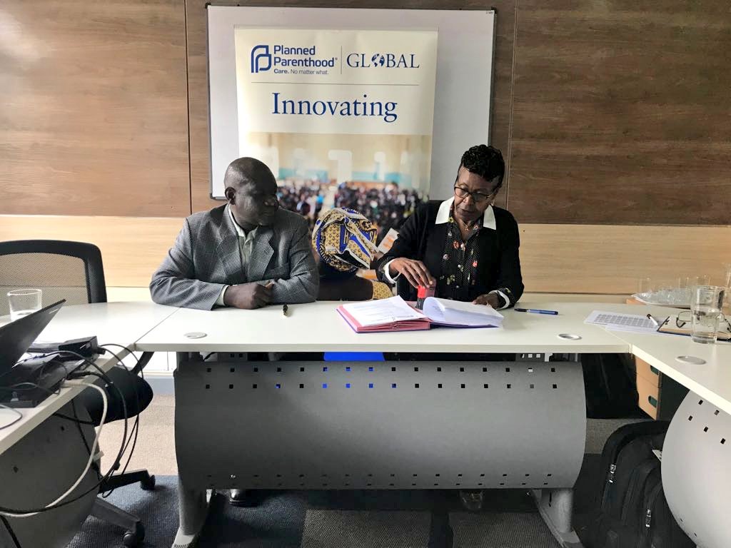 OFKisumu's tweet photo. OF in partnership with Planned Parenthood Global signing a 152M Grant, a 3yrs grant to support SRH for adolescents, youth and Women of Reproductive Age in South West Kenya. 

Implementation targets 17 Public and Private Health Facilities in Kisumu, Siaya and Homabay counties. https://t.co/pviqvoJYwj