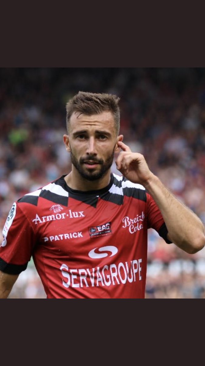 NicolasBenezet's tweet photo. La VAR me confirme bien que ce maillot est a gagner🔴⚫️ 🤙🏼. RT ce tweet pour tenter de le gagner avant que Mr Turpin ne l’annule .. ( tirage au sort vendredi soir ) https://t.co/y3a38jTCf0