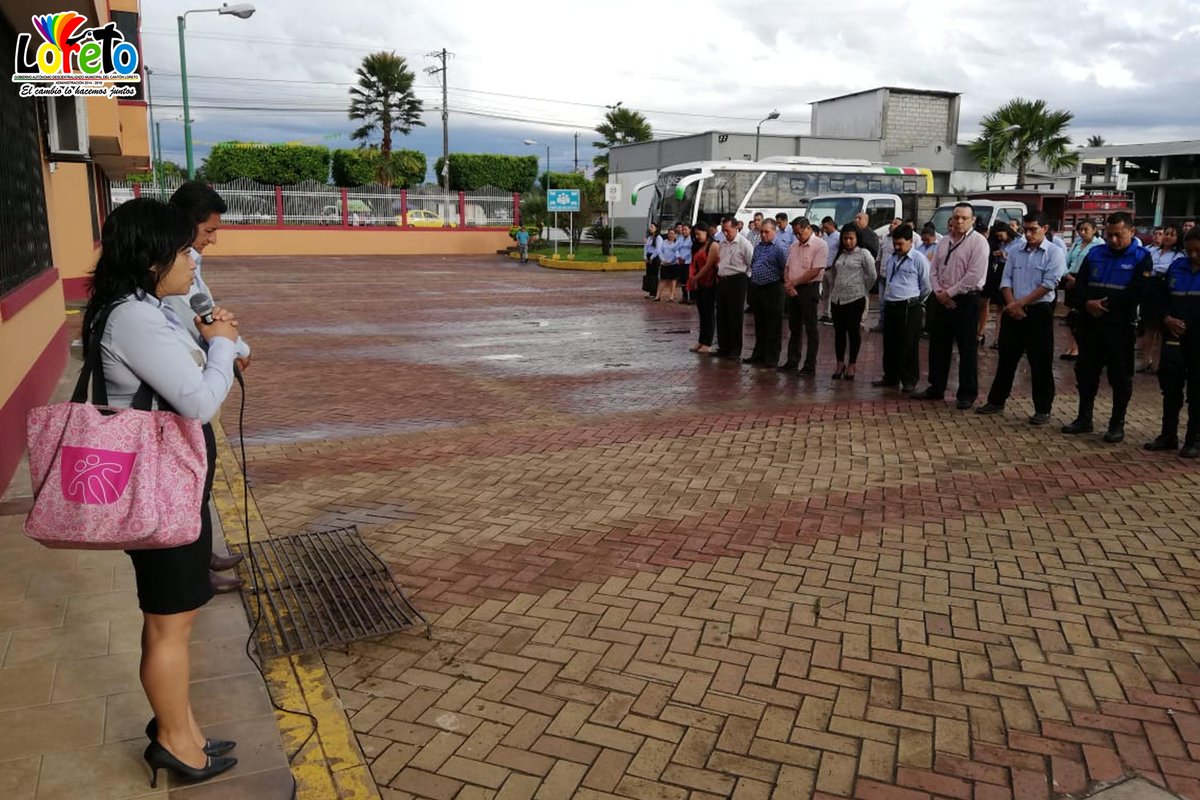 #MinutoCívico en el GADM Loreto

El Ing. Welinton Serrano Bonilla  junto trabajadores  y personal  administrativo de la Municipalidad, llevaron a cabo el #MinutoCívico,  con el fin de rescatar los valores y acontecimientos trascendentales de  nuestro país.
#FelizLunes