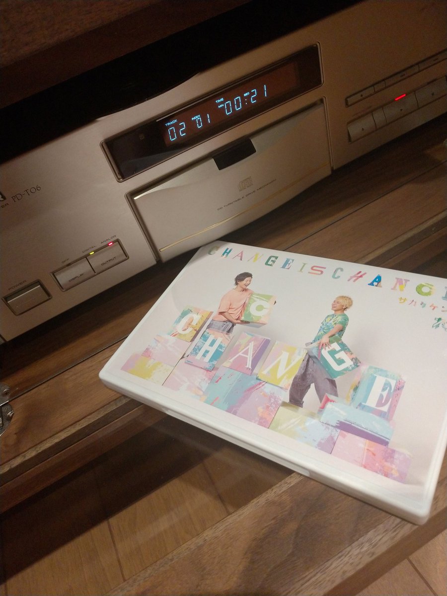 hana_sbor10gpa3's tweet photo. 買うてきた。 ジャケット可愛い。この色合いとか、めっちゃ好き。#サカタケント #CHANGEisCHANGE #10神ACTOR https://t.co/mi8hInOL7l