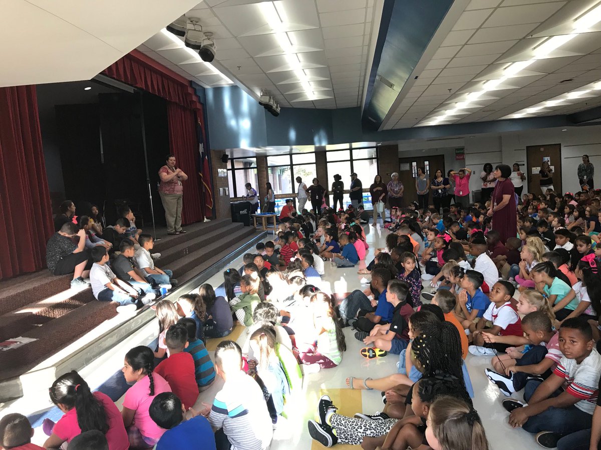 WandaLBaker's tweet photo. WandaLBaker @WandaLBaker Dr. Karen Kaspar welcoming Branch Bears and setting high and clear expectations for kindness @ Branch Elem @BryanISD #branchbears #bilingualed #essentialeight https://t.co/zwGMscwbIo
