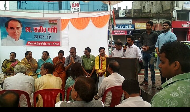 VTripathiINC's tweet image. भारतरत्न पूर्व प्रधानमंत्री स्वर्गीय श्री राजीव गांधी जी की जयंती पर आयोजित कार्यक्रम में संबोधित कर राजीव जी का स्मरण किया।
#NSUI_SPOKESPERSON
#प्रदेश_प्रवक्ता
#RememberingRajivGandhi