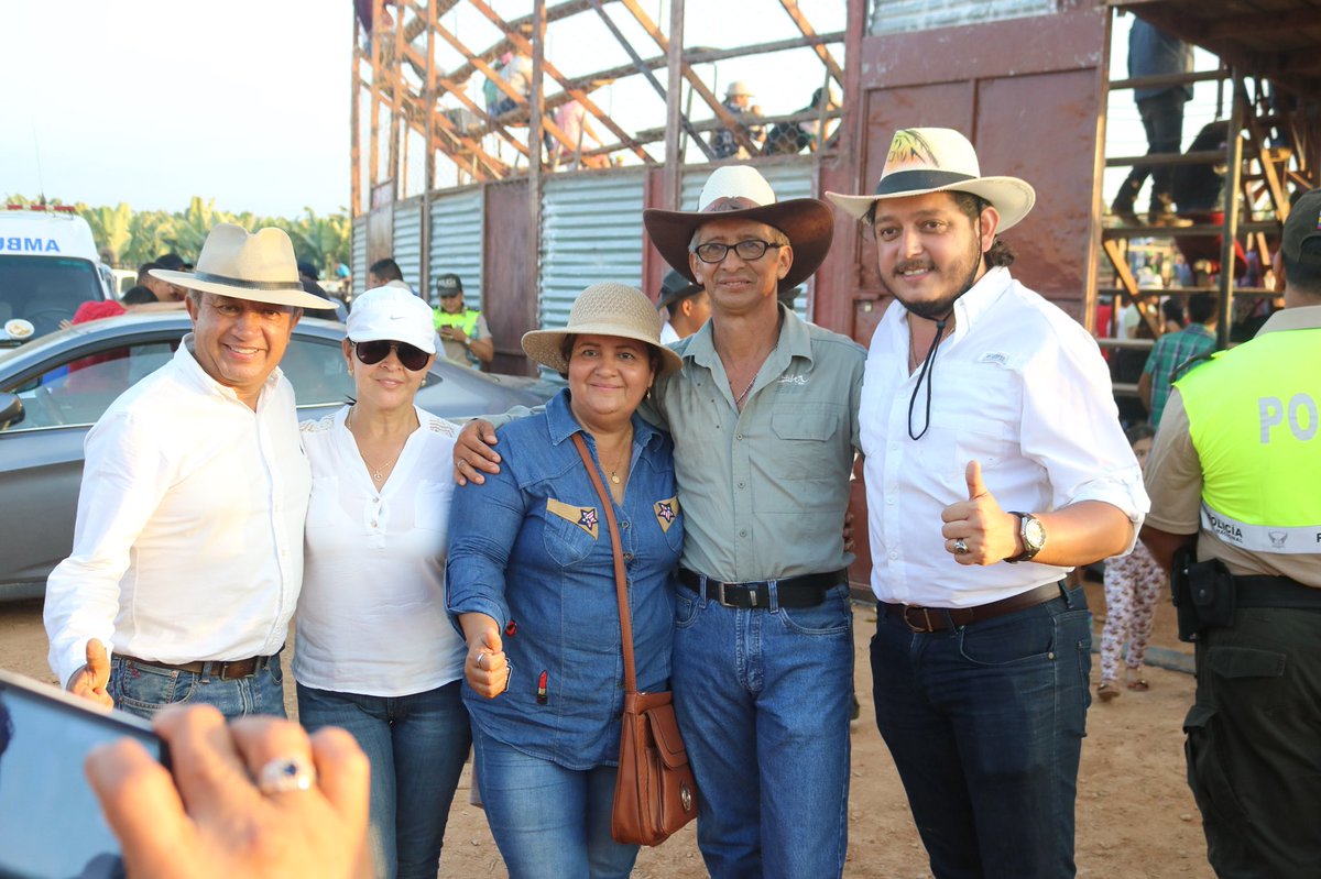 MongoAmigo's tweet photo. Gracias #SantaRosa por todas sus muestras de cariño y permitirnos ser parte de sus #FiestasPatronales, siempre mis respetos y admiración a su gente noble y trabajadora. #SantaRosa tierra de la cual me siento parte ya que mi abuelita fue #Santarroseña. Feliz semana para tod@s! https://t.co/I5UCIekEPZ