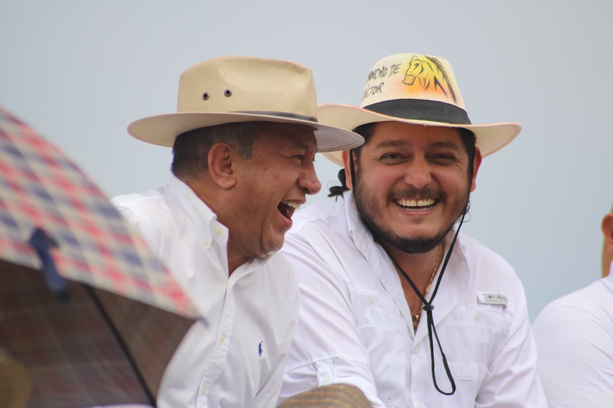 MongoAmigo's tweet photo. Gracias #SantaRosa por todas sus muestras de cariño y permitirnos ser parte de sus #FiestasPatronales, siempre mis respetos y admiración a su gente noble y trabajadora. #SantaRosa tierra de la cual me siento parte ya que mi abuelita fue #Santarroseña. Feliz semana para tod@s! https://t.co/I5UCIekEPZ