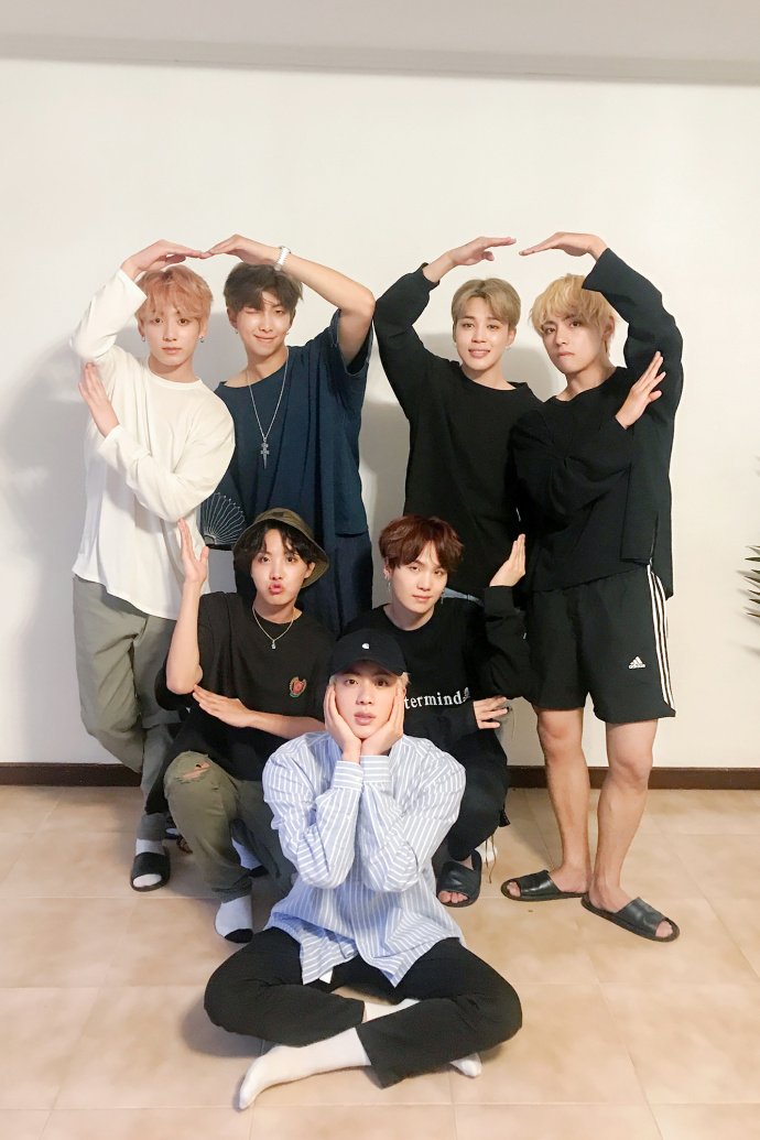 BTS_Trans's tweet photo. 180817 @BTS_twt BTS’ Weibo Post

[#ThisMonthsBTS] Your heart for Chinese Valentine’s Day is here(●･◡･●)ﾉ♥ #PeppaPigBTSARMY

Trans cr; Fiona &amp; Mary @ bts-trans
© TAKE OUT WITH FULL CREDITS

Souce: https://t.co/iLwPbIq8NU https://t.co/9EsC3rRQsP