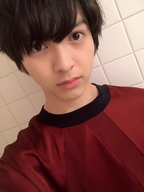 popdod316's tweet photo. 最近の仁人くんは自撮りもするしぶりっ子もするし「仁人の皮をかぶった悠稀かな？」って思ってたけど👈4人になって、何か覚悟を決めたのか、心にセーブをかけずに自分を出してくようになったのかな🤗吉田仁人カモーン🍋がんばれー🍋 https://t.co/RSnU7aagFZ