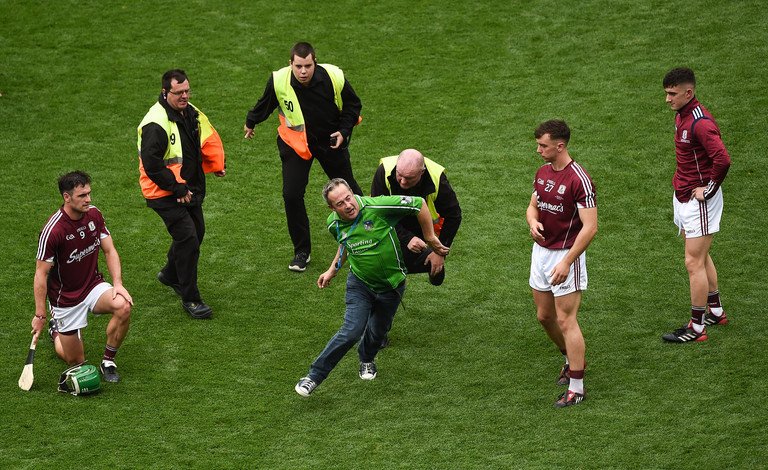 ballsdotie's tweet photo. Not every Limerick supporter observed the calls not to invade the Croke Park pitch on Sunday (Pics: @sportsfile) https://t.co/48FzmBSCpE