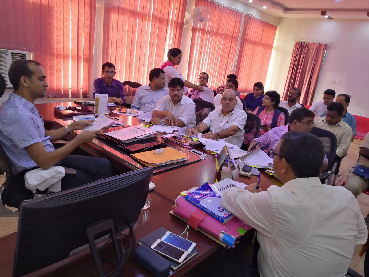 Meeting of District Compassionate Committee held under the chairmanship of DC Jamtara in which decisions have been made regarding recruitment on Compassionate ground <a href="/dasraghubar/">Raghubar Das</a> @cmojhr #NewJharkhand