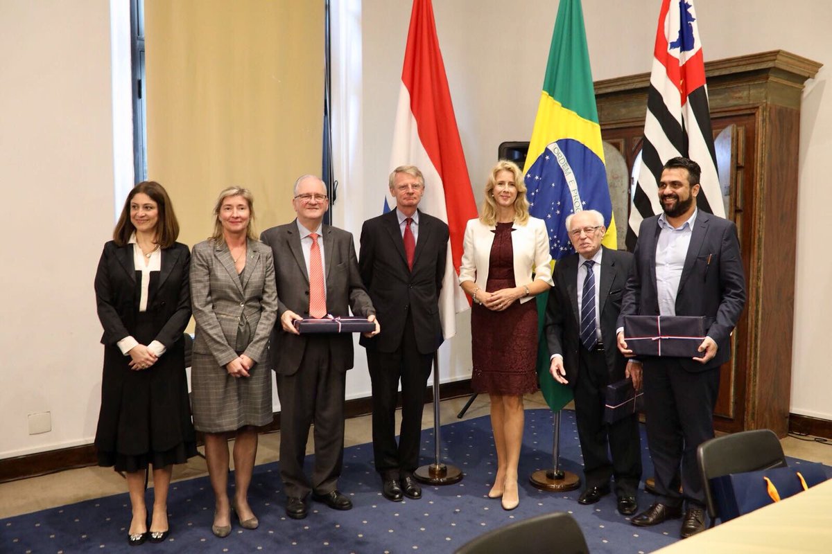 Ministerie_EZK's tweet photo. Versterken samenwerking en kennisuitwisseling staat centraal in gesprek tussen staatssecretaris @MonaKeijzer en bestuurders deelstaat São Paulo en onderzoekscentrum @AgenciaFAPESP #NLinBrasil https://t.co/gVljx9kgrq