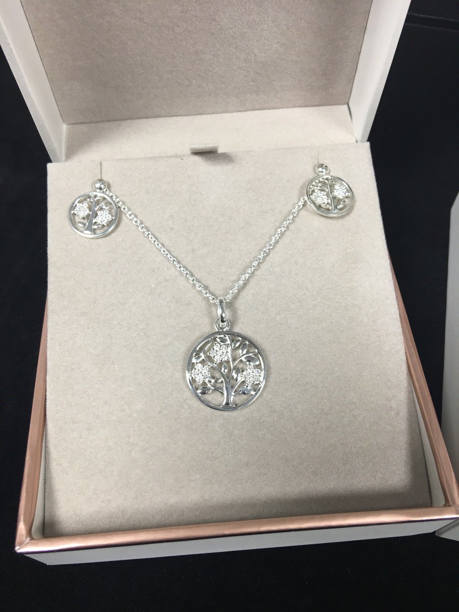 Unique & Co. tweet media