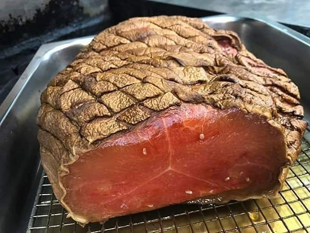 GrillinFool's tweet photo. Who's down for some ham? Oh, wait...
🍉
Pic taken by my very own home town @sugarfiresmokehouse
🍉
🍉
🍉
#sugarfiresmokehouse #vegan #plantbaseddiet #plantbasedeating #veganfood #vegansofinstagram #smokehouse #smoked #watermelonham #watermelon #tofu #dai… https://t.co/qUfAqmPE75 https://t.co/akHzlTUoAa