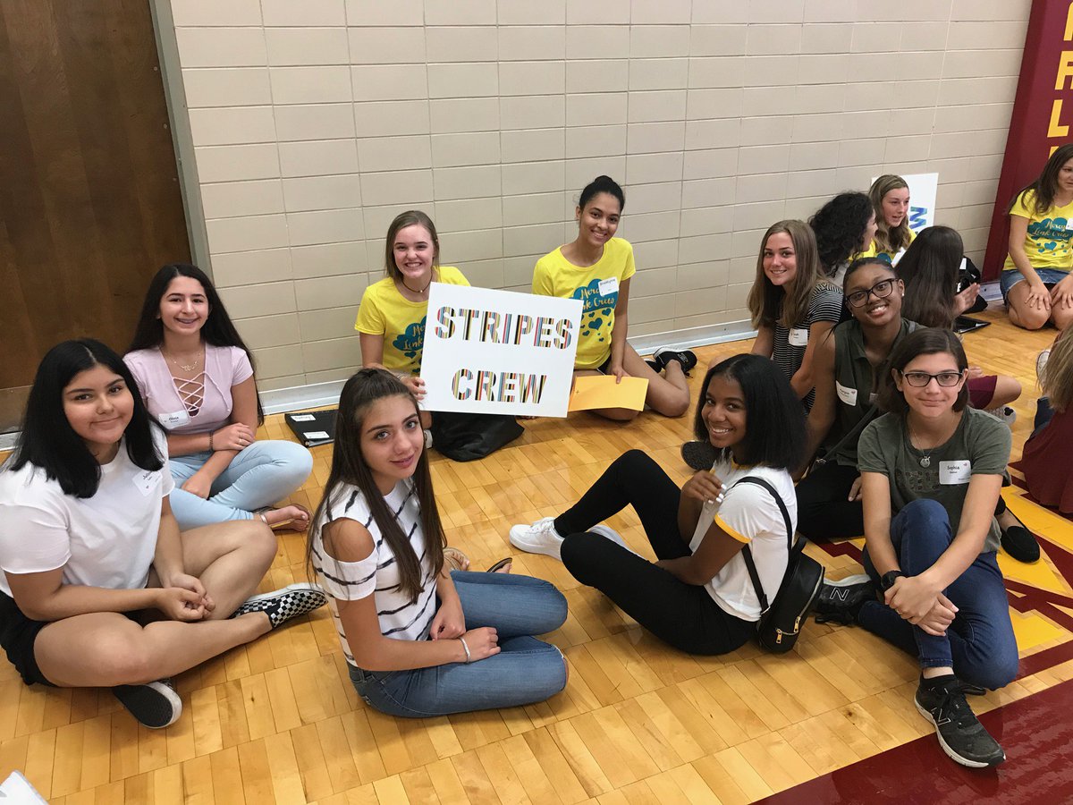 MercyHighMI's tweet photo. WELCOME CLASS OF 2022! Link Crew leaders are busy having fun with our  176 new Freshwomen who are meeting their adviser and teachers, touring  campus, playing some games, getting to know each other and what it means to be a Mercy girl. #WeAreMercy #LinkCrew #Classof2022 https://t.co/OuFDUxaSOR