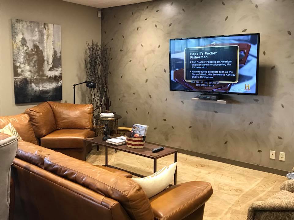 PremierShootOH's tweet photo. Now there are 5 Seasons at Premier: Spring, Summer, Fall, Winter...AND Football! 🏈Come watch the game with us in the café! Members can enjoy the updated VIP lounge! 🏈 https://t.co/Yy5fWzpdsm https://t.co/bnExnrUMDr