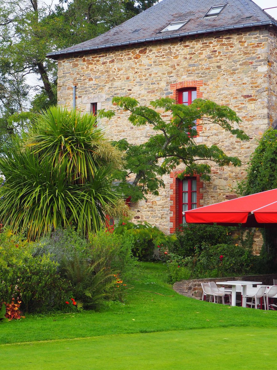 Bretesche's tweet photo. Our ideal place to relax, with a glass of wine and long conversations #labretesche #bsignaturehotels #relaischateaux https://t.co/pXrUYCOruZ
