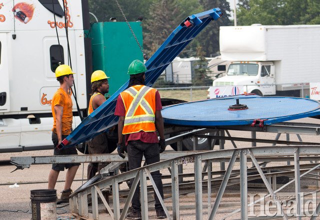 Getting ready to whoop it up - photo by <a href="/GregoryAllanB/">Gregory Bobinec</a>
lethbridgeherald.com/news/lethbridg…
#yql 
@ExParkLeth