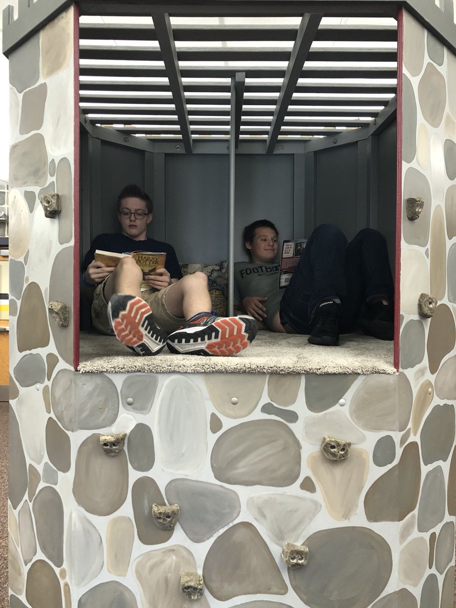 amanda080381's tweet photo. Checking out the new library and getting our read on!  #EWAUBU https://t.co/WFo72z8Hn3